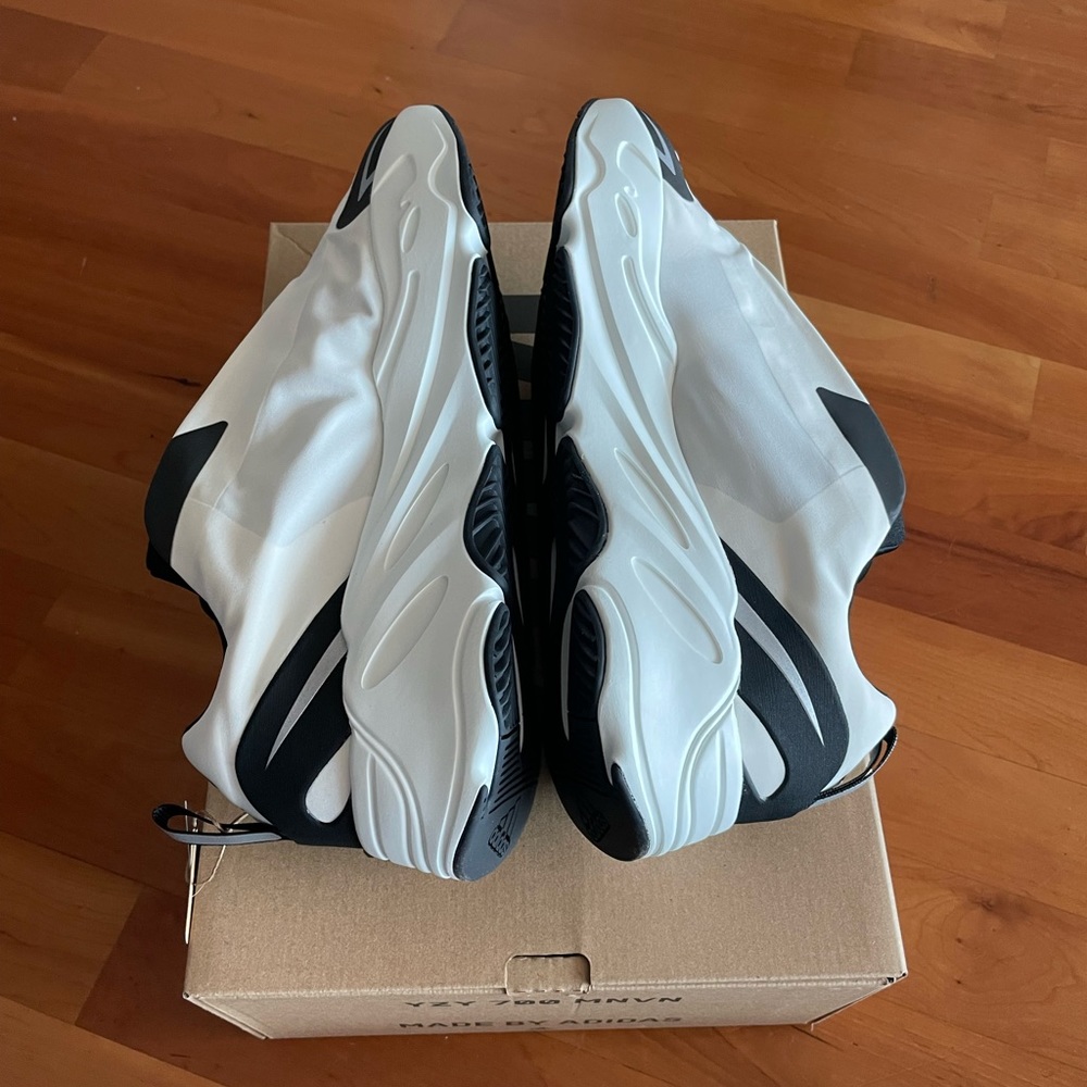 SOLD Yeezy Boost 700 MNVN ‘Analog’ - Picture 7 of 14